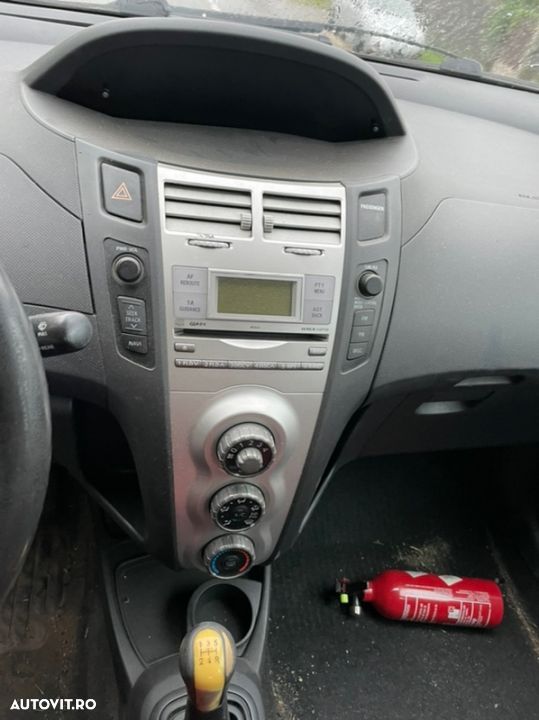 piese toyota Yaris Xp90 motor 14 D4D diesel cod 1ND TV cutie 5 trepte Interior bara capota far radiator radiatoare airbag airbaguri injector injectoare pompa înaltă motorină 2008 planetară turbina usa Haion stop luneta geam scaune radio cd dezmembrari dezmembrez - 5