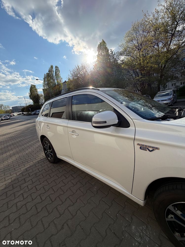 Mitsubishi Outlander - 4