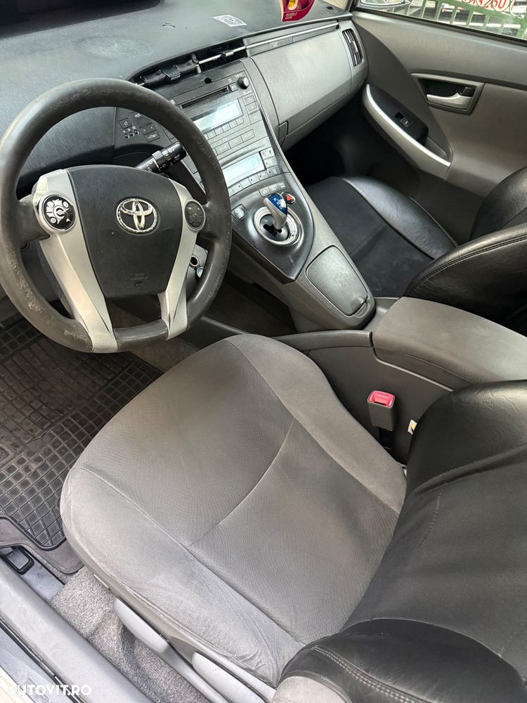 Toyota Prius (Hybrid) Luna - 5