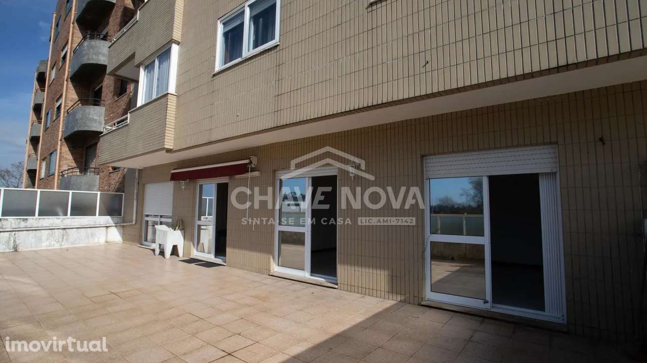 T2 c/ Terraço e Lugar de Garagem em Santa Maria da Feira - Grande imagem: 2/28