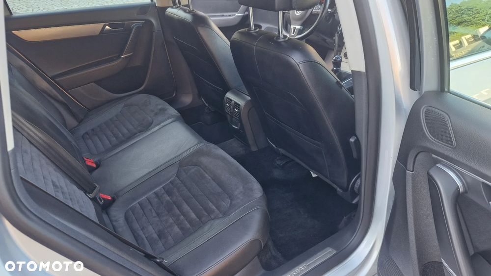 Volkswagen Passat 2.0 TDI 4Motion BlueMotion Technol Business Edition - 16