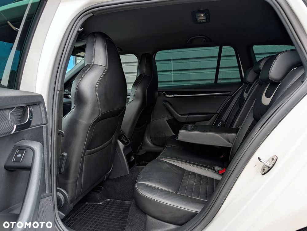 Skoda Octavia 2.0 TDI DSG RS - 8