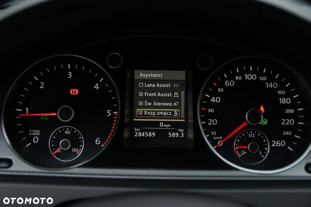 Volkswagen Passat - 32