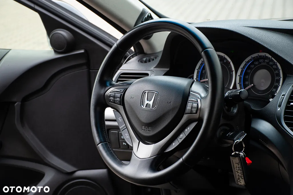 Honda Accord 2.0 Executive - 27