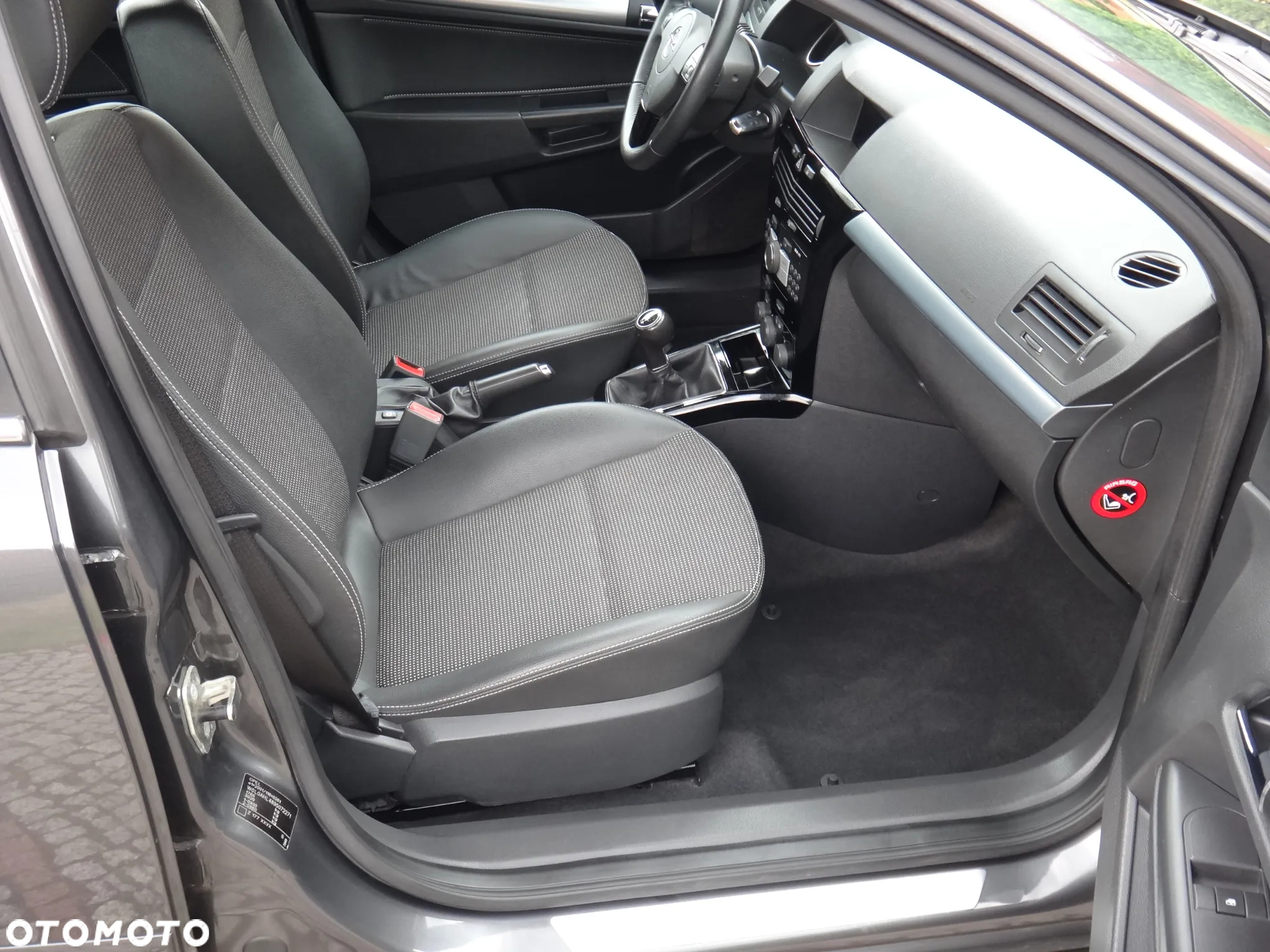 Opel Astra III 1.6 Cosmo - 29