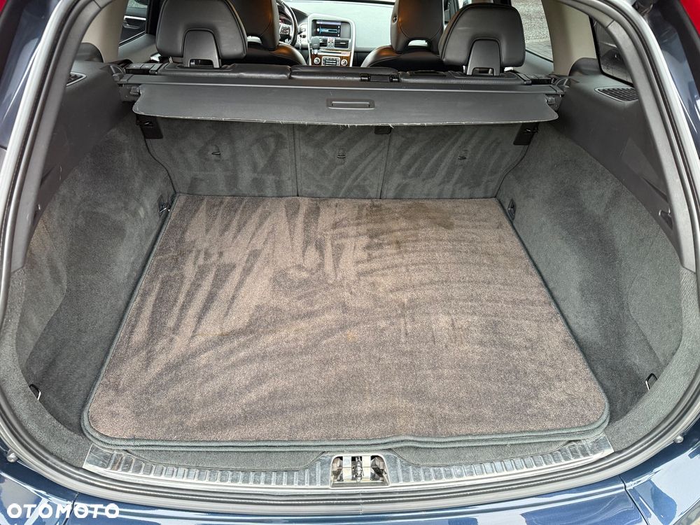 Volvo XC 60 D5 AWD Geartronic Summum - 26