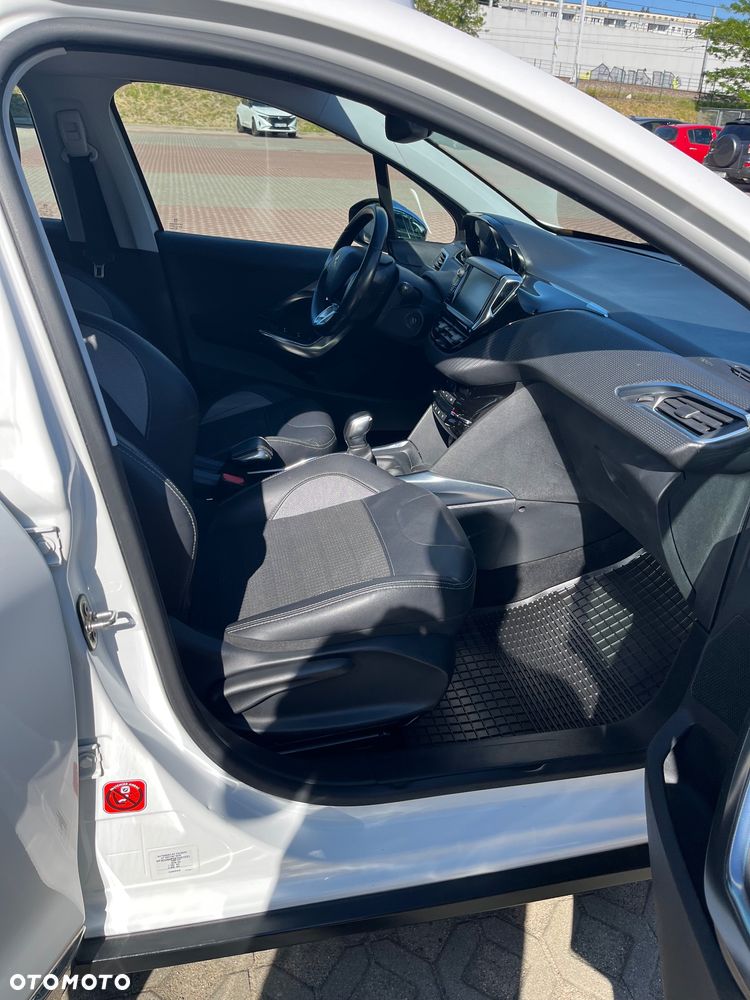 Peugeot 2008 1.6 e-HDi Allure S&S - 10