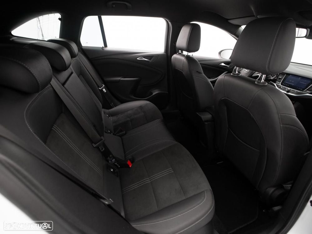 Opel Astra Sports Tourer - 11