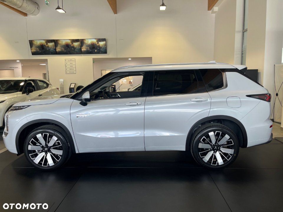 Mitsubishi Outlander - 4