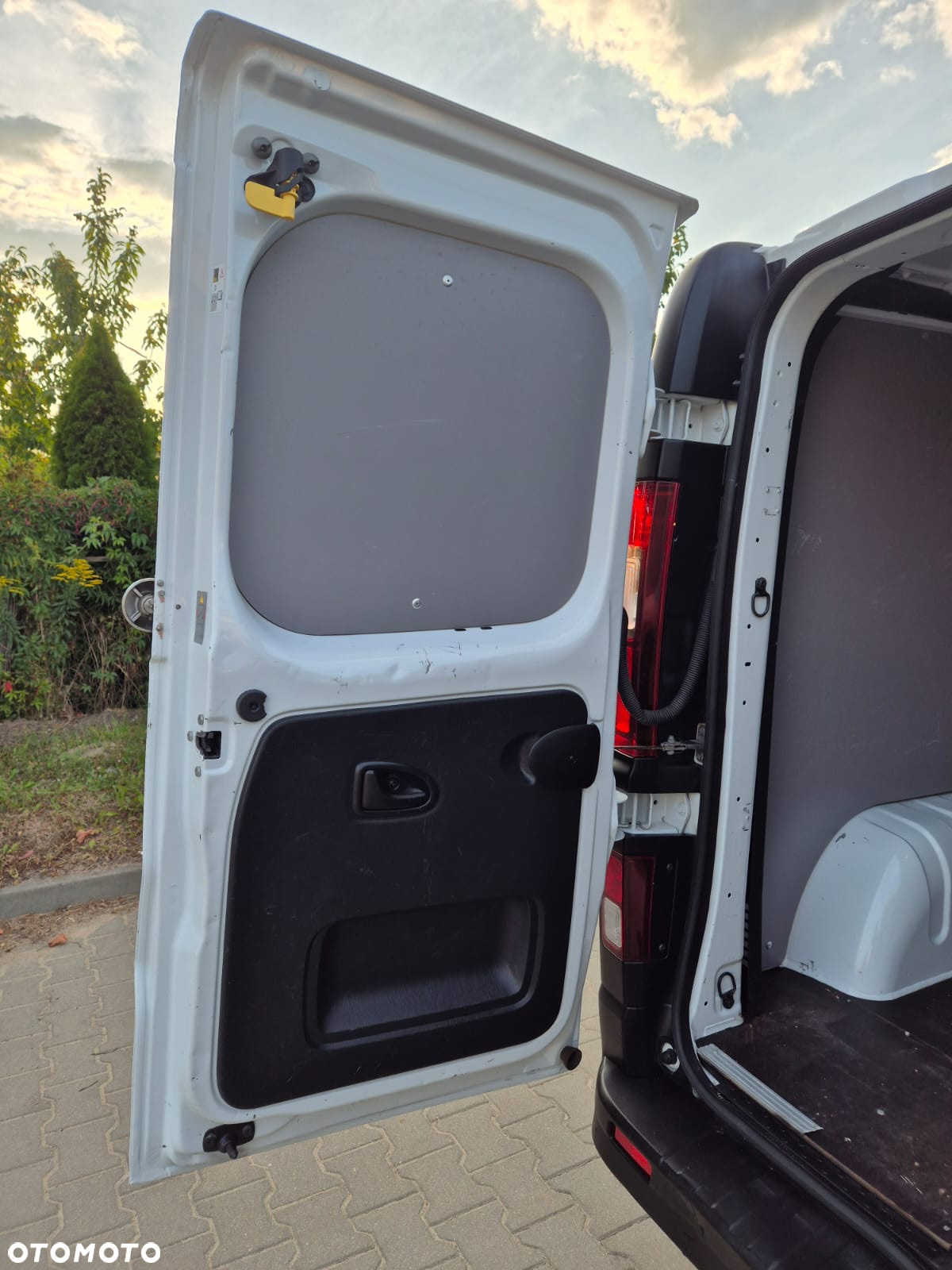 Opel Vivaro 2018r Long L2H1 150Tys km Super Stan - 13