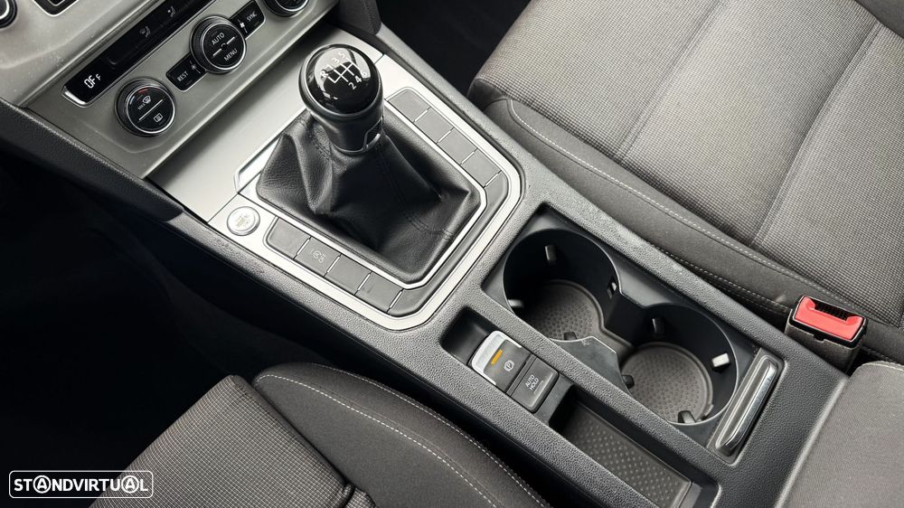 VW Passat 2.0 TDI Highline - 25