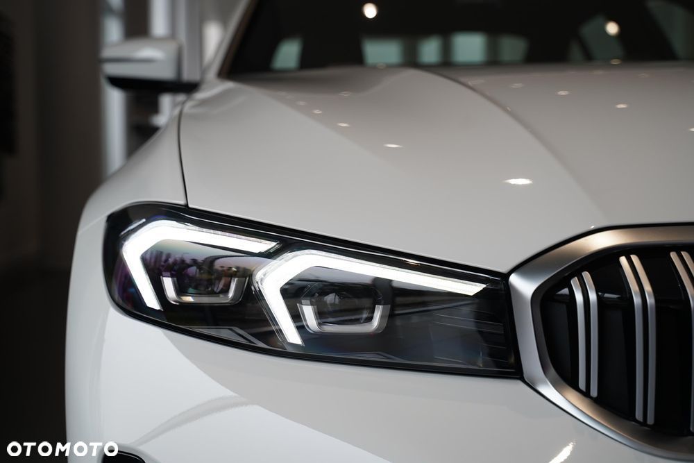 BMW Seria 3 318i M Sport - 19