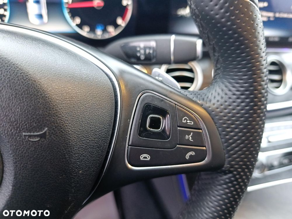 Mercedes-Benz Klasa E 220 d 4-Matic Exclusive - 27