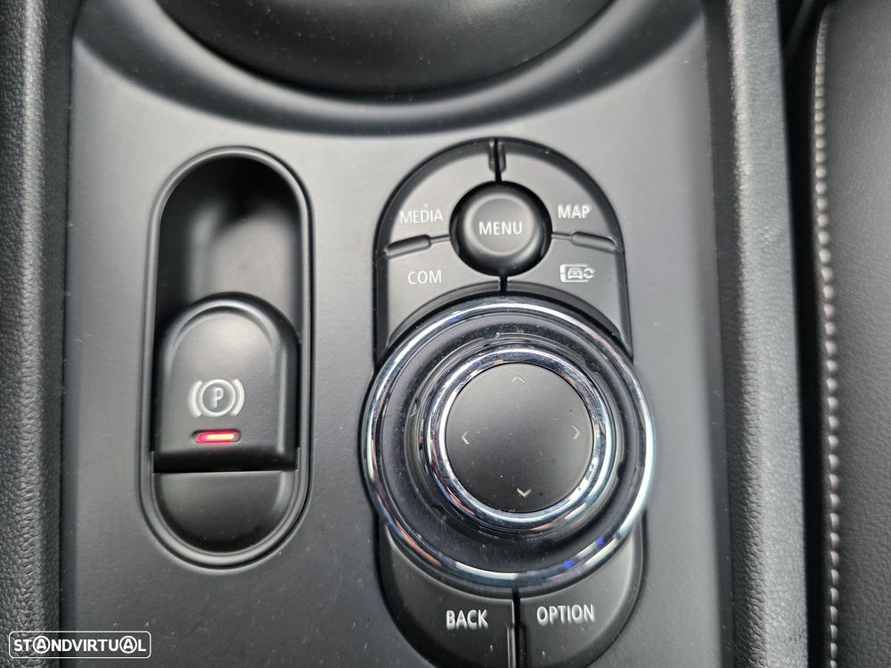 MINI Clubman Cooper D Premium Essential Auto - 15