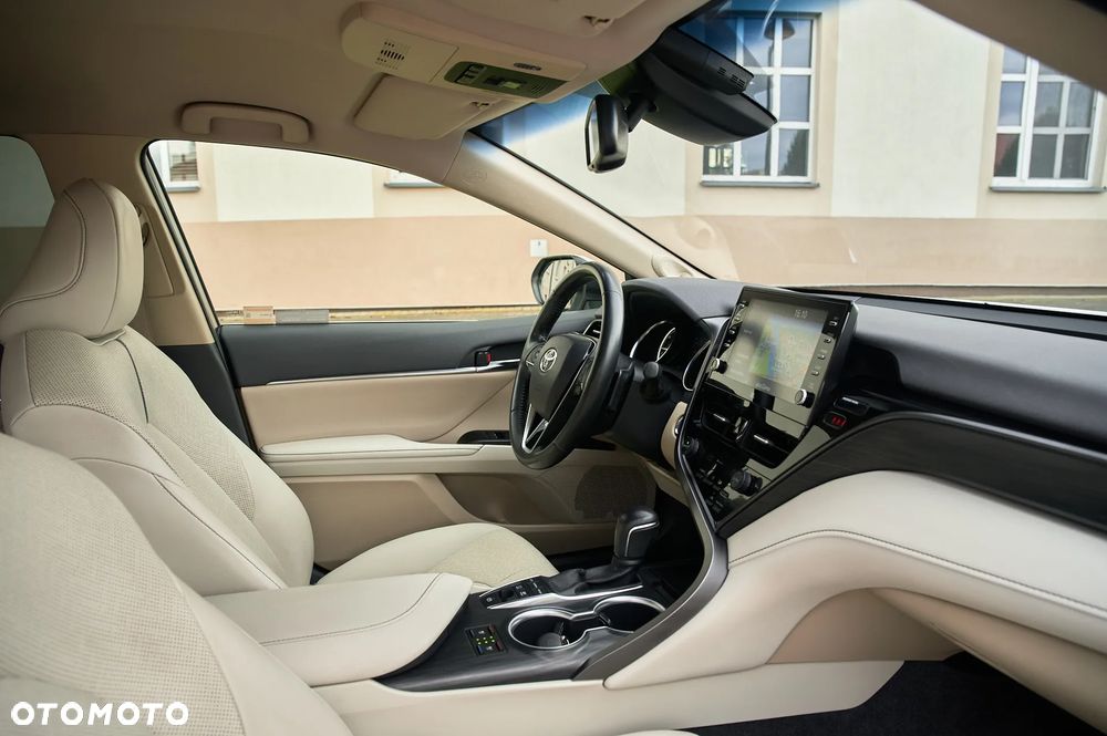 Toyota Camry 2.5 Hybrid Executive CVT - 26