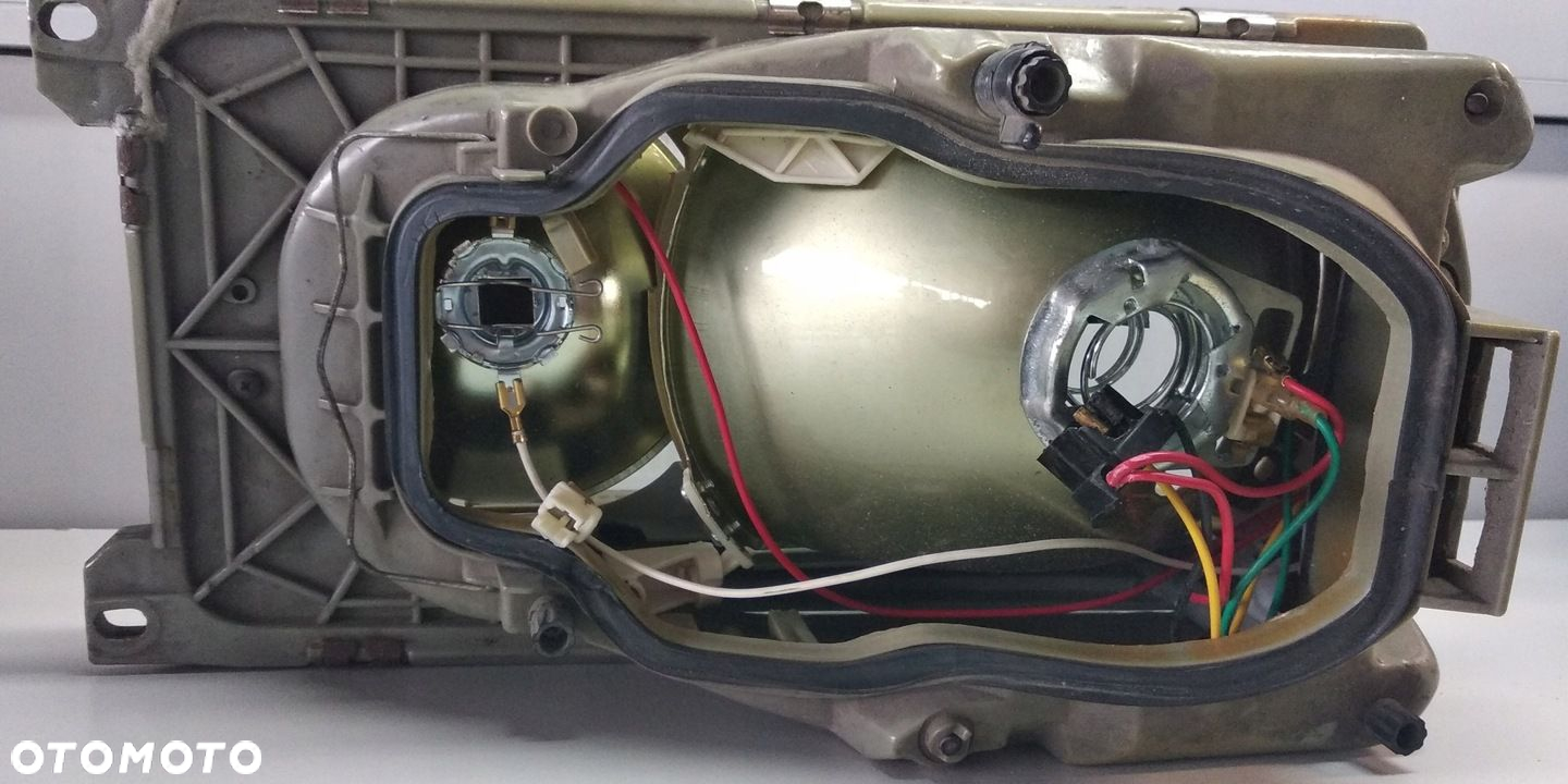 MERCEDES W123 LAMPA PRZEDNIA PRAWA COUPE - 3