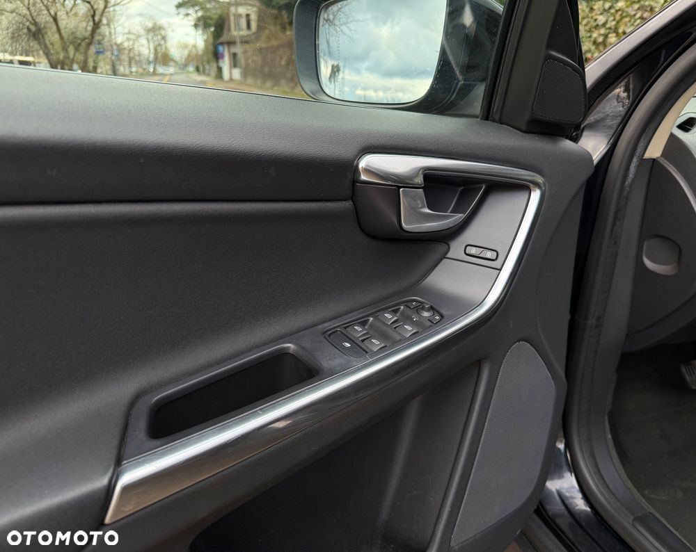 Volvo XC 60 D5 AWD Kinetic - 12