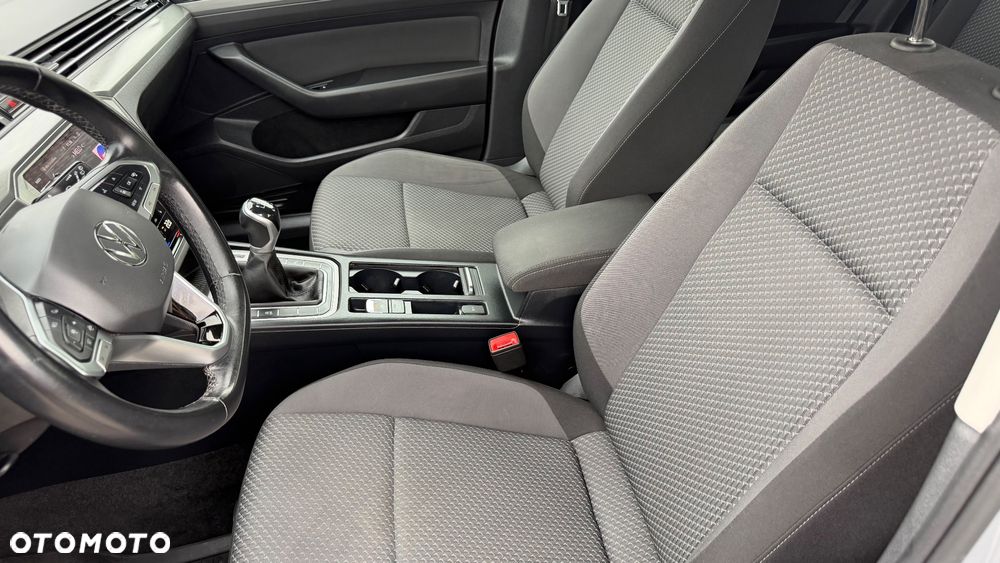 Volkswagen Passat Variant 2.0 TDI BMT Comfortline - 23