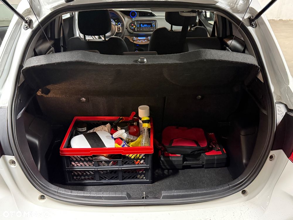 Toyota Yaris Hybrid 100 Dynamic - 16