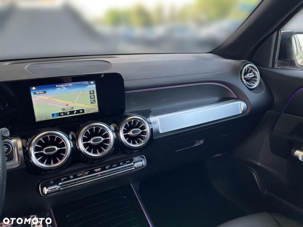 Mercedes-Benz GLB - 12