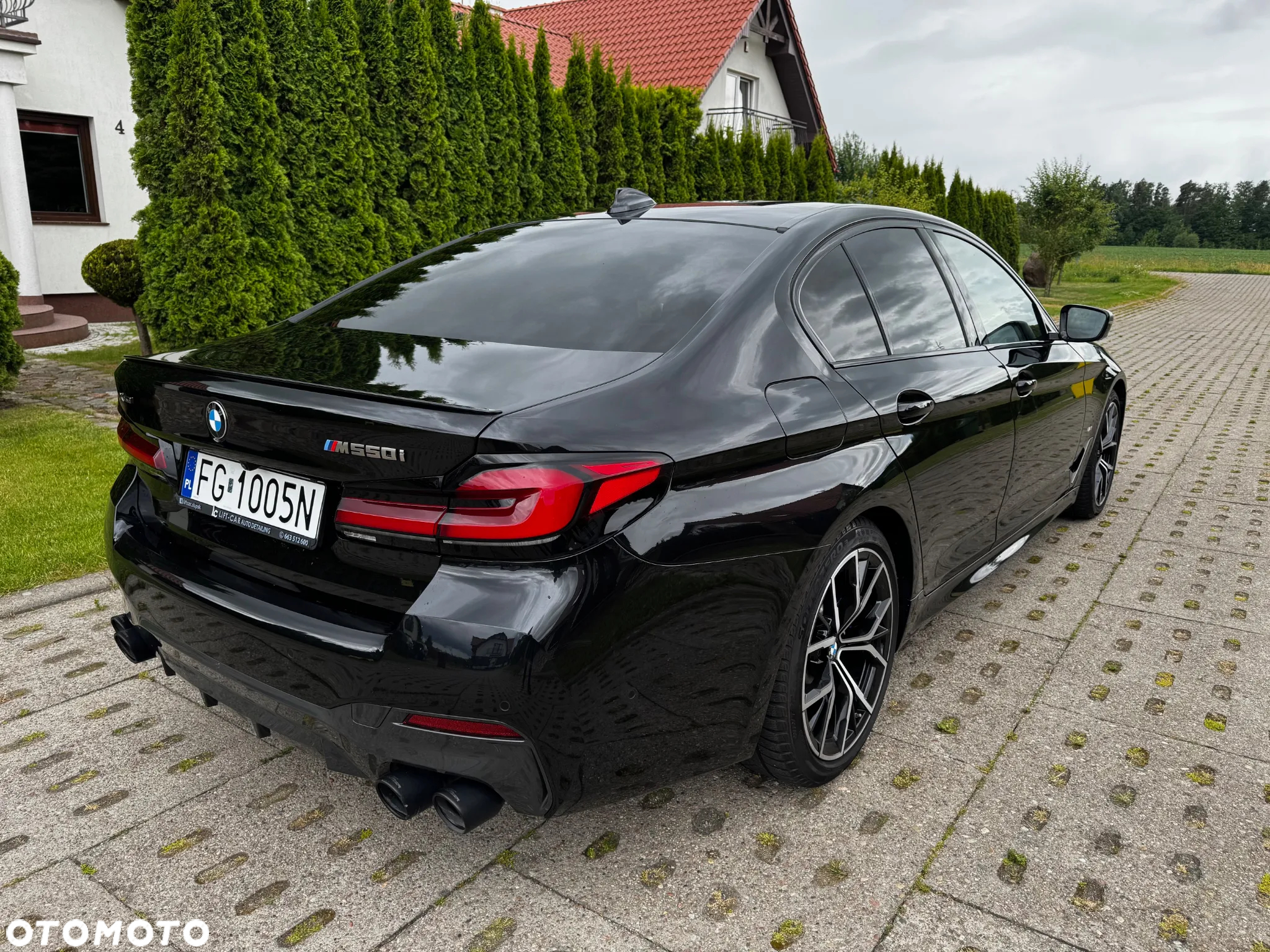 BMW Seria 5 M550i xDrive sport - 6
