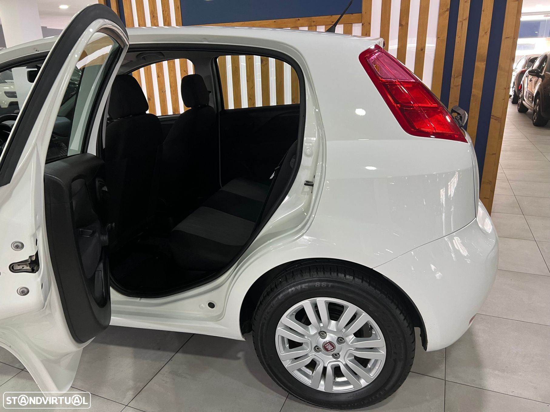 Fiat Punto 1.2 Lounge Start&Stop - 8