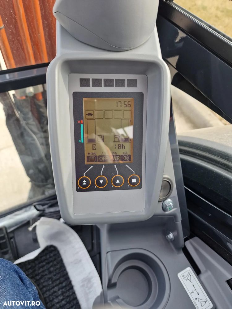 Hitachi 3,7t, ZX33U-6, cupla rapida+2 cupe excavare+cupa taluz, inst picon, Aer conditionat, lama nivelare, produs in JAPONIA, garantie 1an, posibilitate leasing-44.900 EUR+Tva - 4