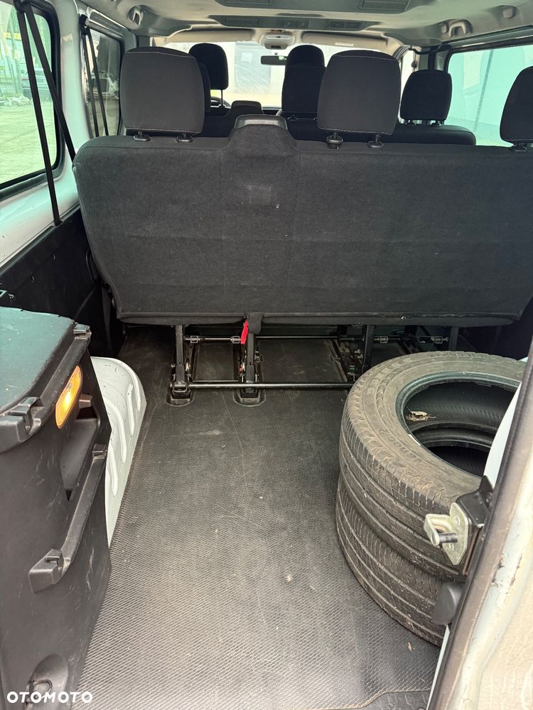 Renault Trafic 9 osób osobowy - 7
