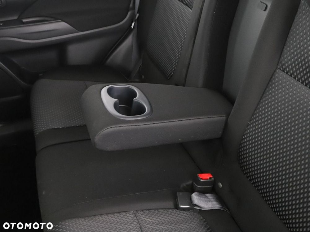 Mitsubishi Outlander 2.0 2WD SUV-Star - 35