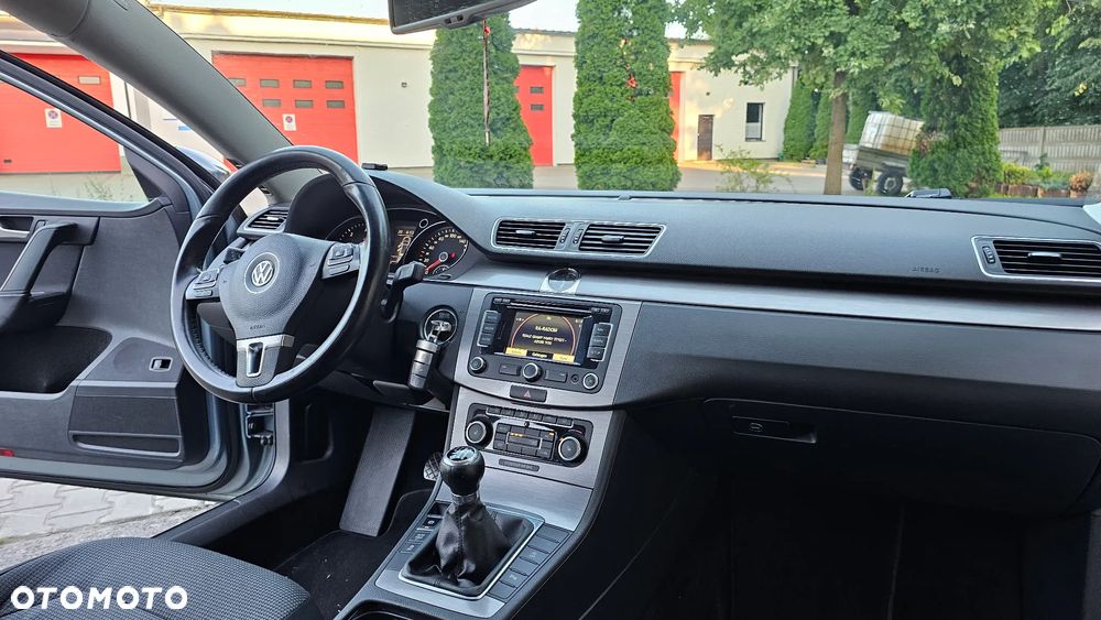 Volkswagen Passat 2.0 TDI Comfortline - 8