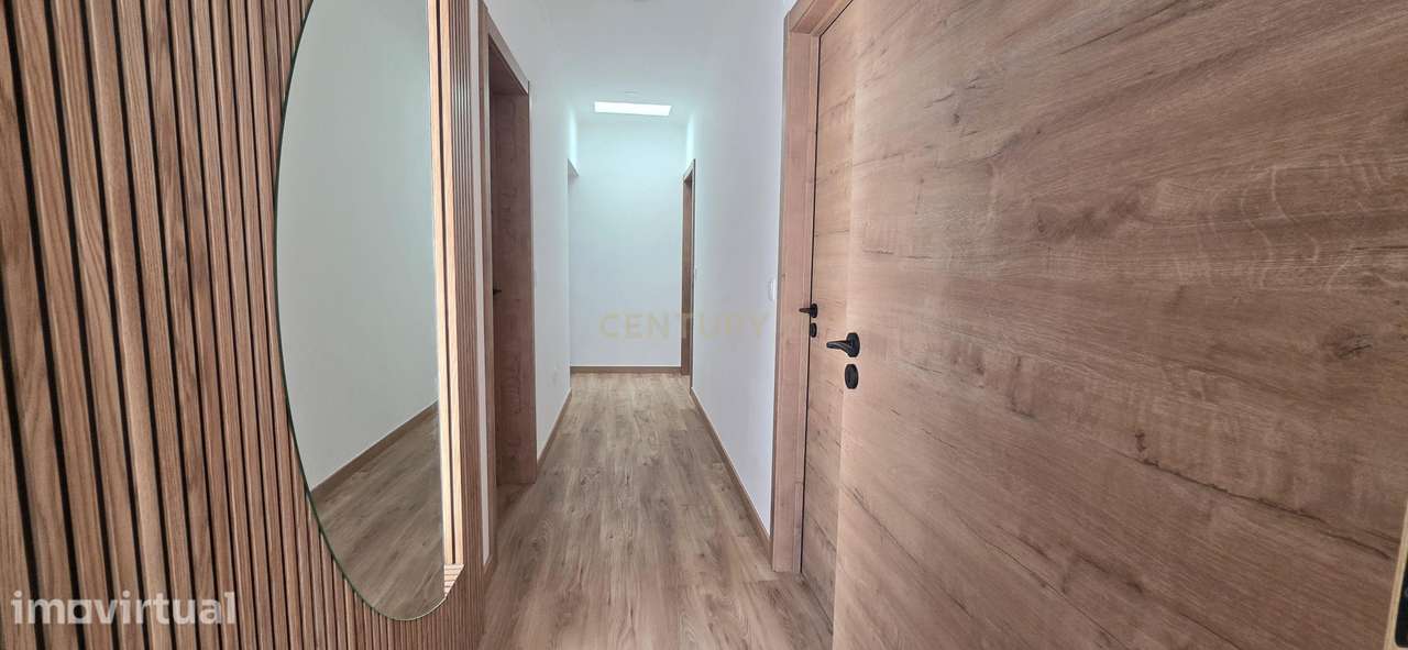 Moradia T3 totalmente remodelada em Azeitada, Benfica do Ribatejo - Grande imagem: 4/12