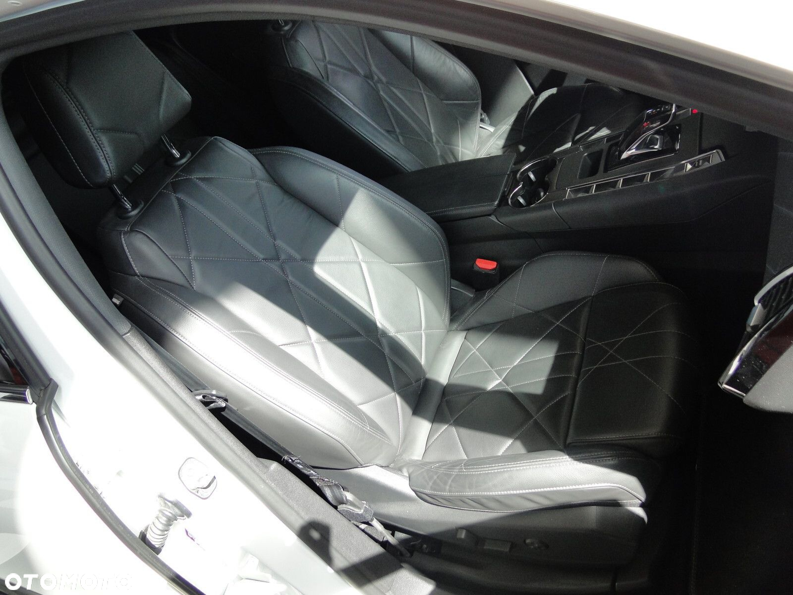 DS Automobiles DS 7 Crossback - 17