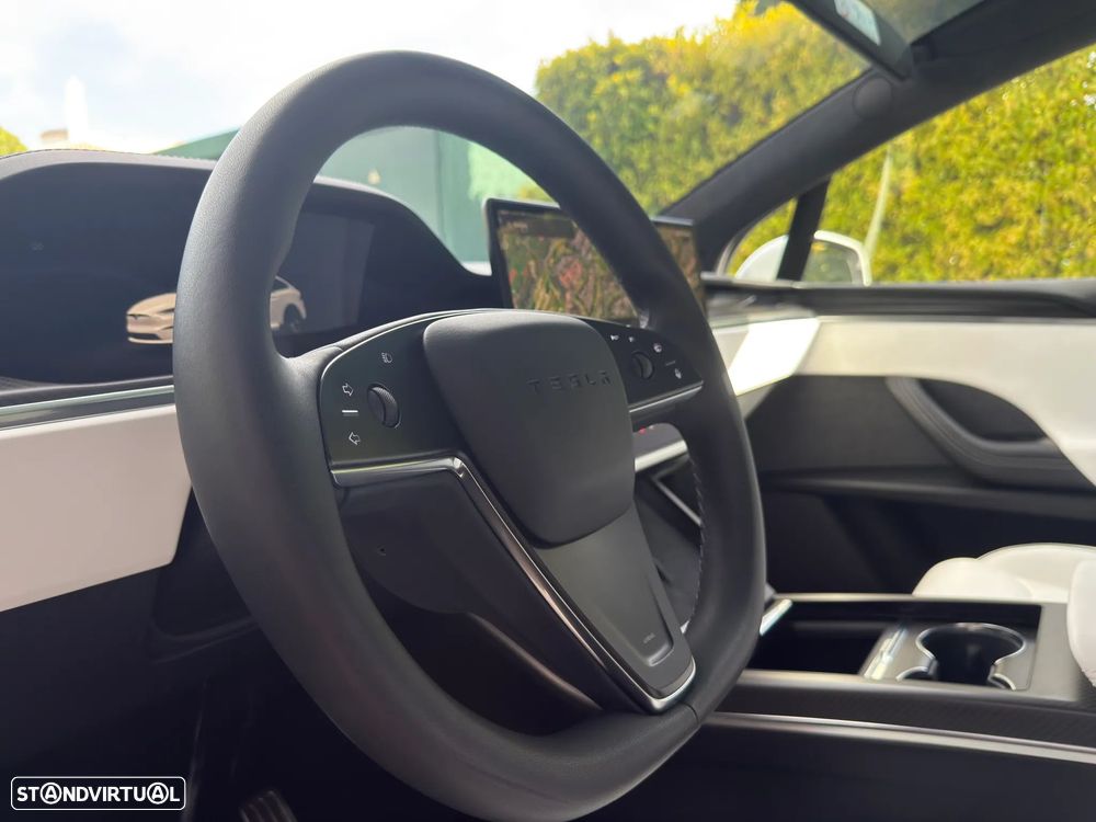 Tesla Model X Plaid AWD - 17