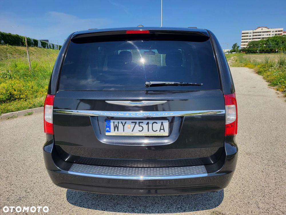 Chrysler Town & Country - 5