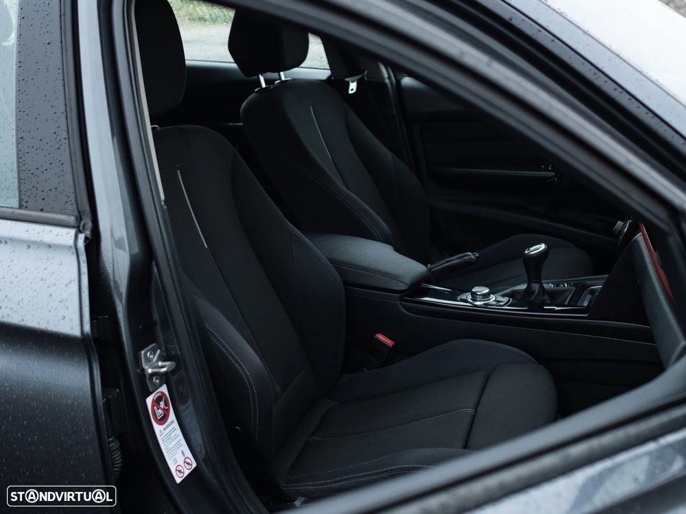 BMW 318 d Sport Line - 7