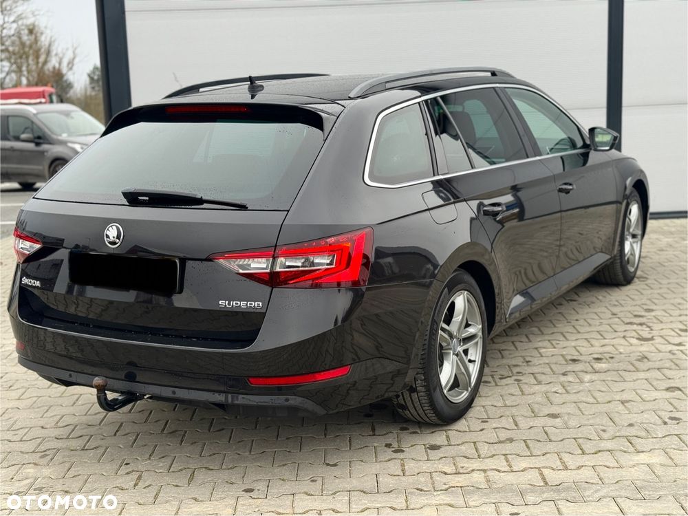 Skoda Superb 2.0 TDI DSG Premium Edition - 9