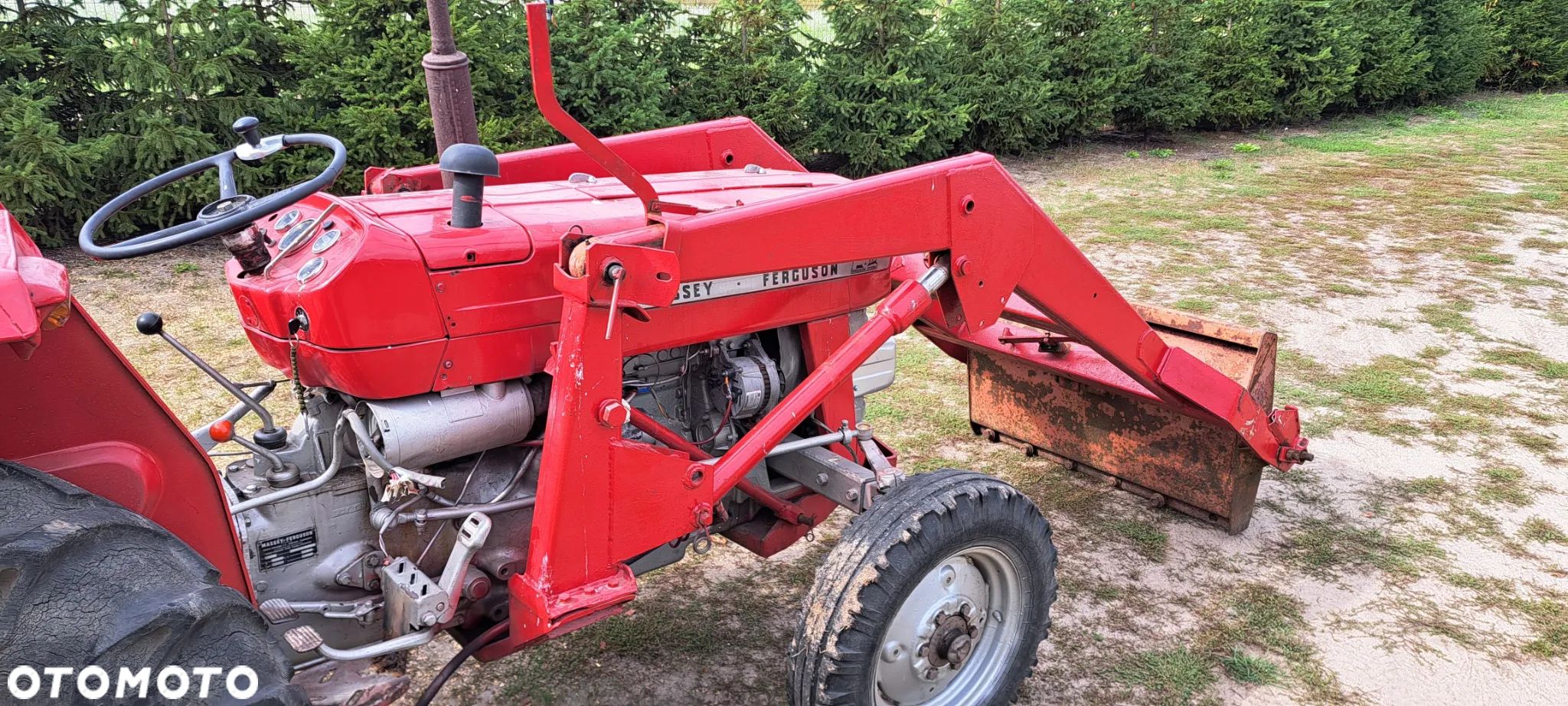 Tur ładowacz czołowy Massey Ferguson 133 - 1