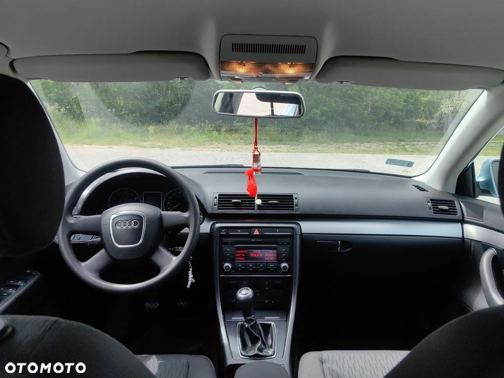 Audi A4 Limousine - 10