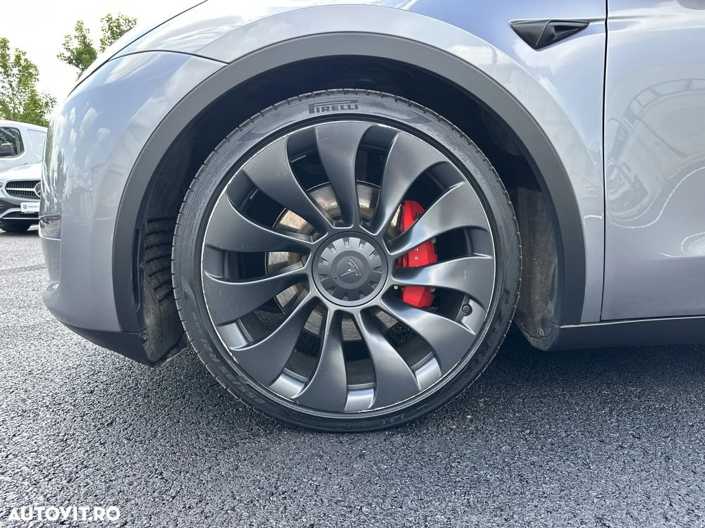 Tesla Model Y - 14