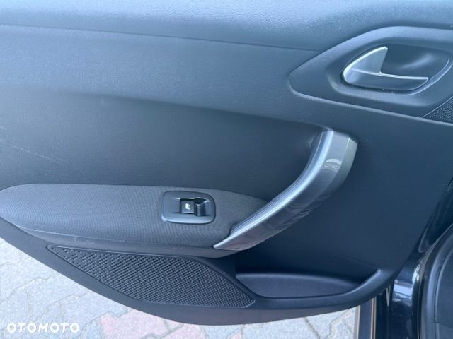 Peugeot 2008 1.2 Pure Tech Style S&S - 24