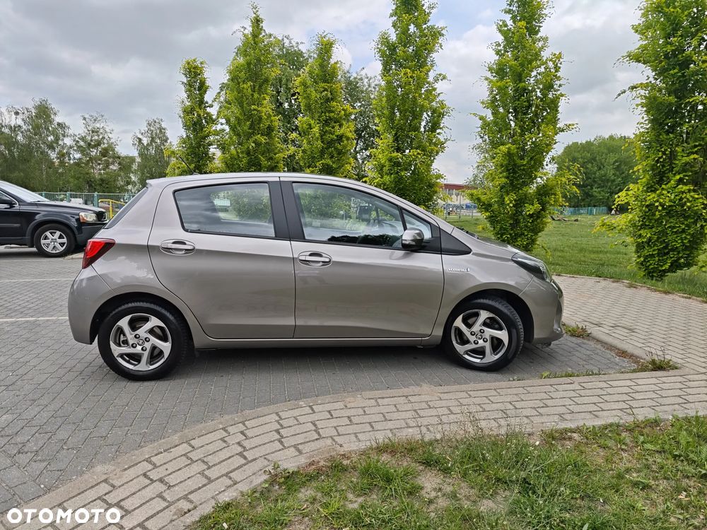 Toyota Yaris Hybrid 100 Premium EU6 - 17