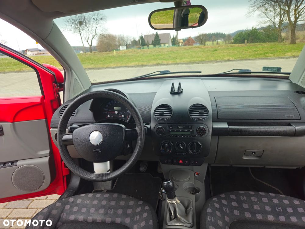 Volkswagen New Beetle - 5