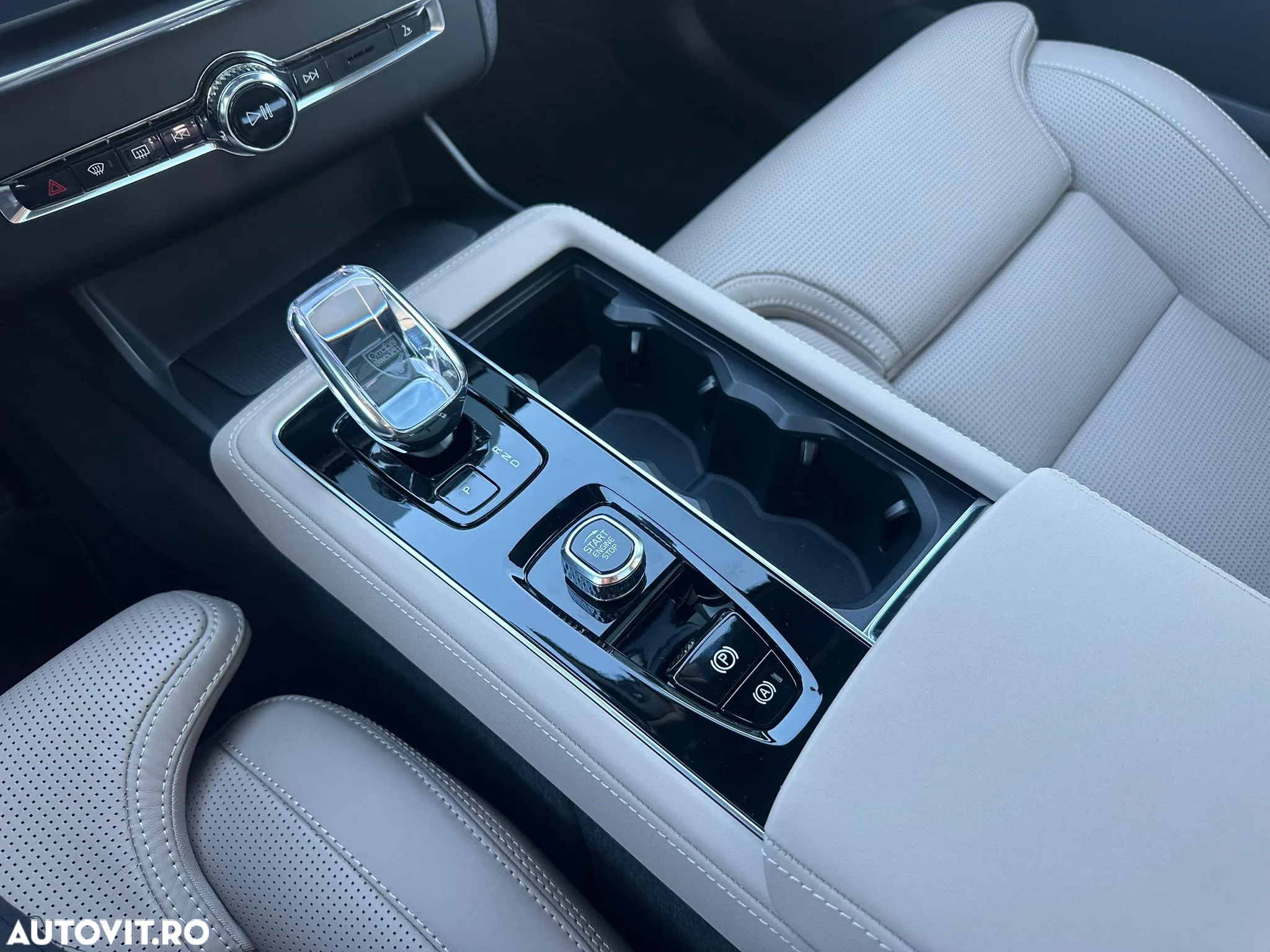 Volvo XC 90 T8 AWD PHEV Ultra Dark - 8