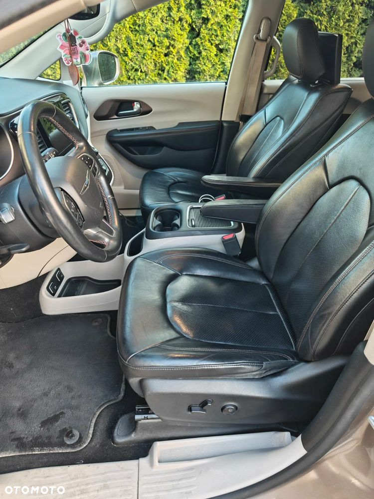 Chrysler Pacifica - 7