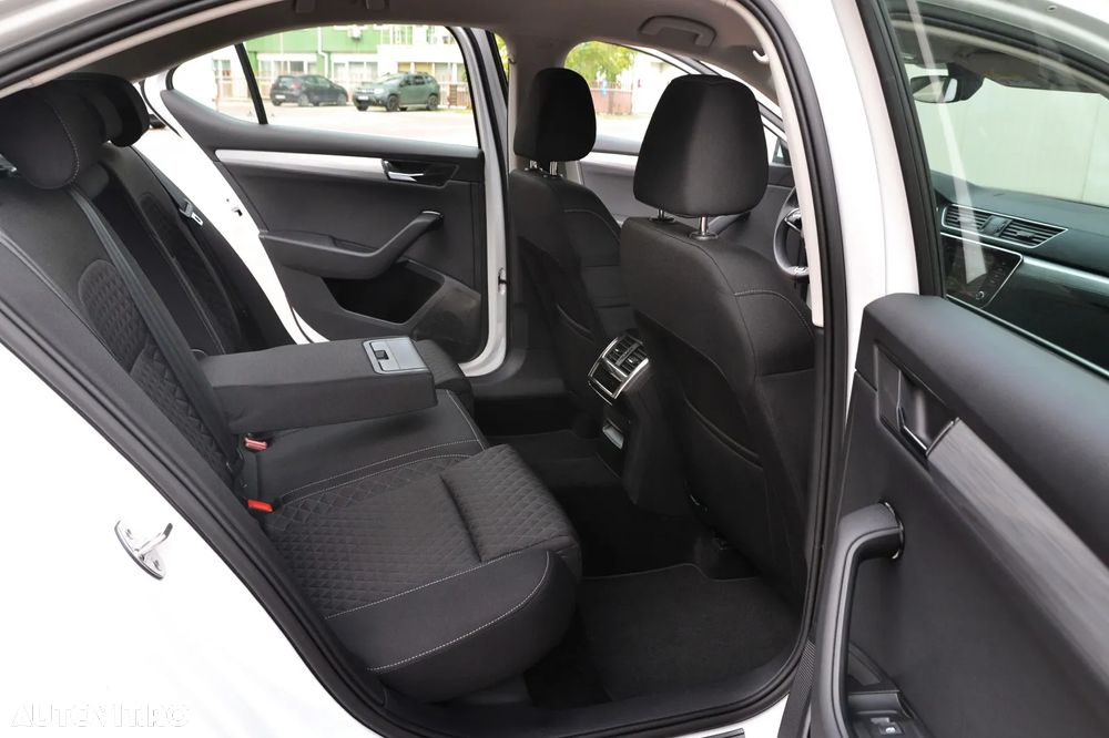 Skoda Superb 2.0 TDI DSG Premium Edition - 9