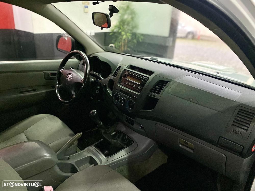 Toyota Hilux 2.5 D-4D CE - 19