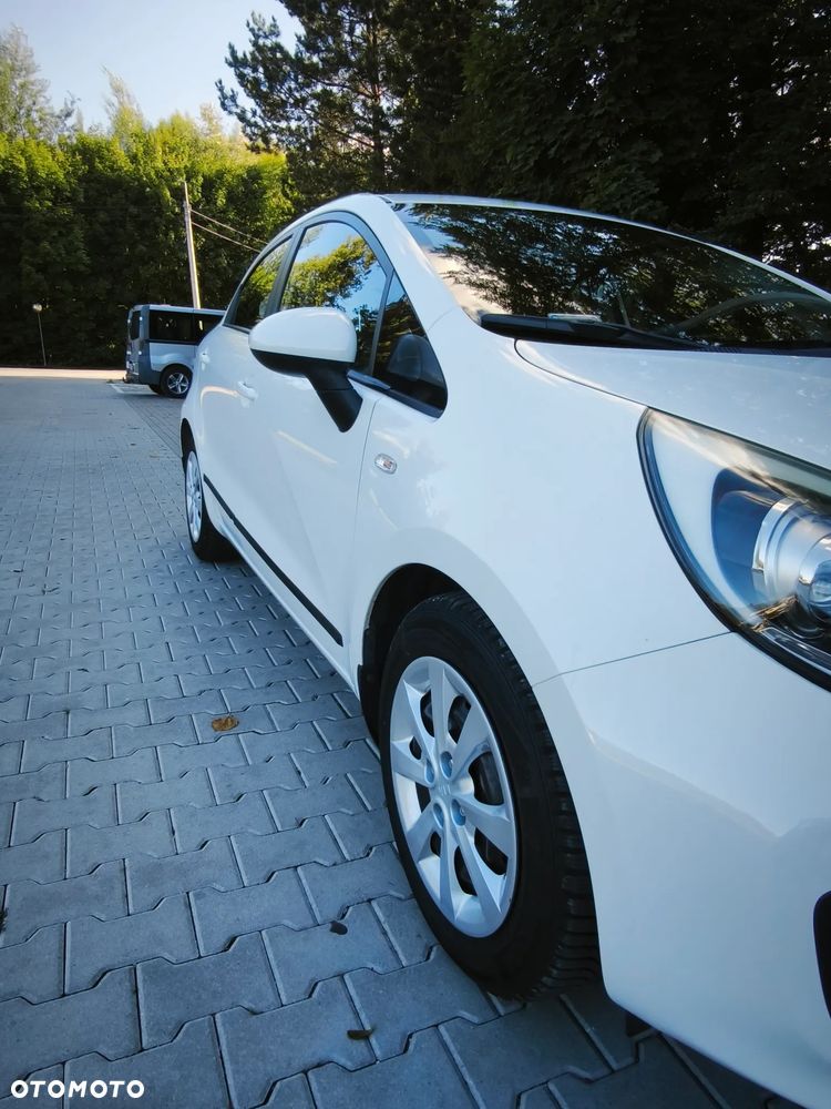 Kia Rio 1.4 L - 8