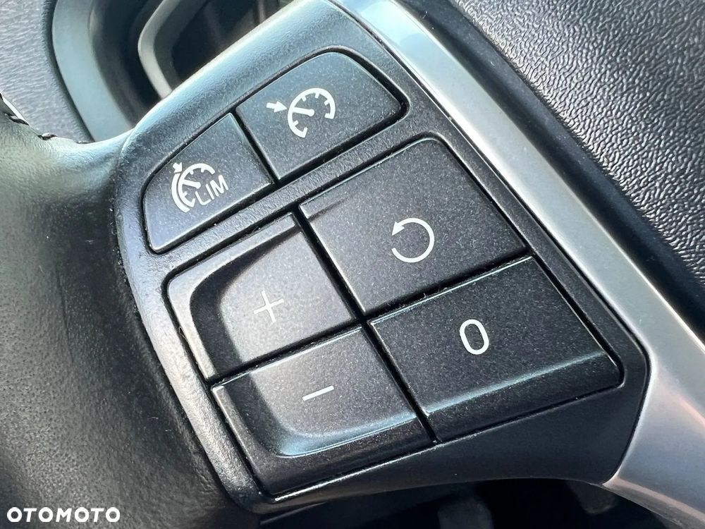 Volvo V40 - 23