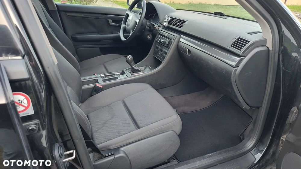 Audi A4 Limousine - 8