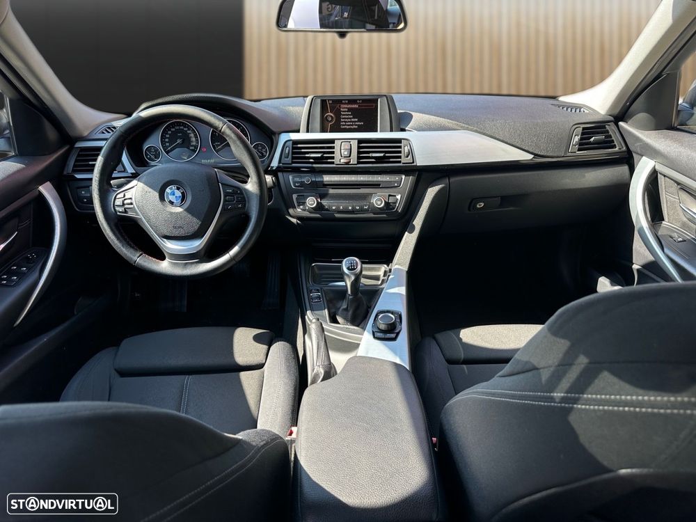 BMW 318 d Line Sport - 12